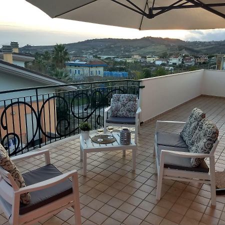 Seafront And Mountain View Penthouse Daire Martinsicuro Dış mekan fotoğraf